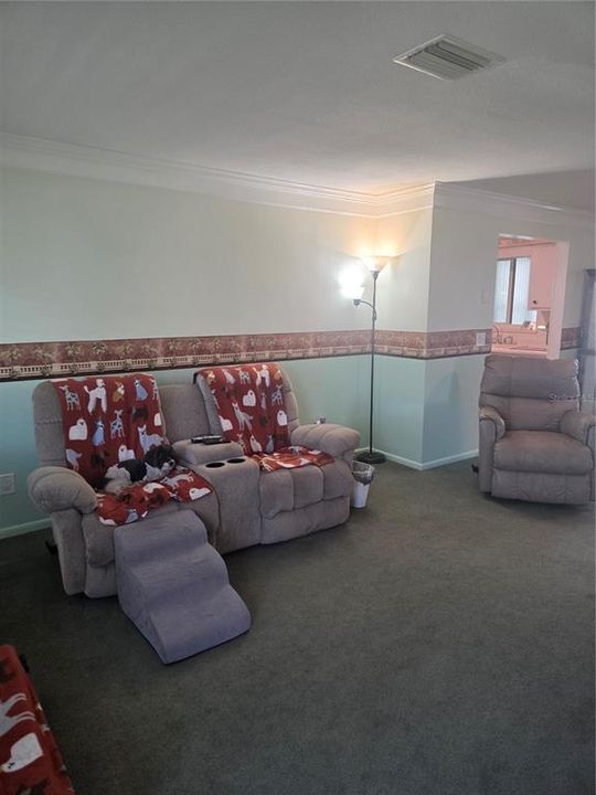 For Sale: $370,000 (2 beds, 2 baths, 1060 Square Feet)