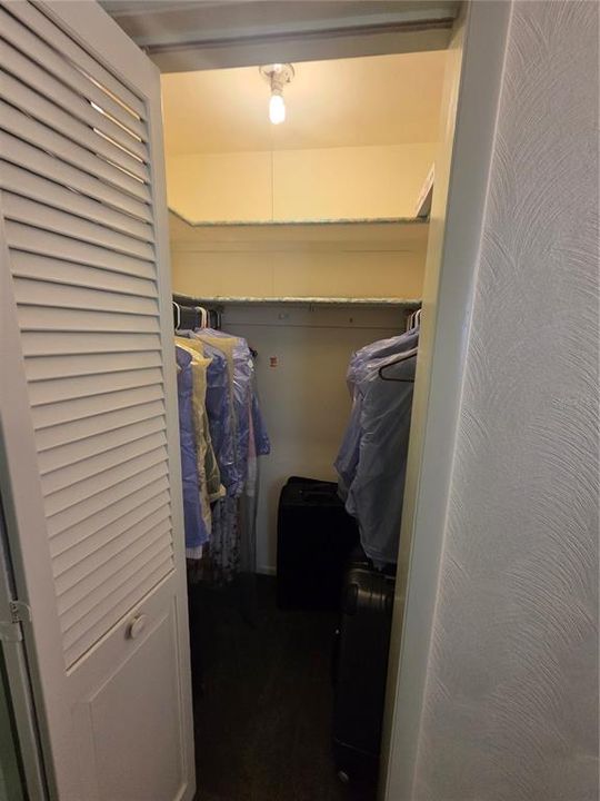 For Sale: $370,000 (2 beds, 2 baths, 1060 Square Feet)