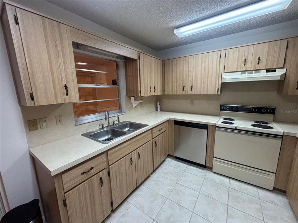 For Rent: $1,595 (2 beds, 2 baths, 1366 Square Feet)