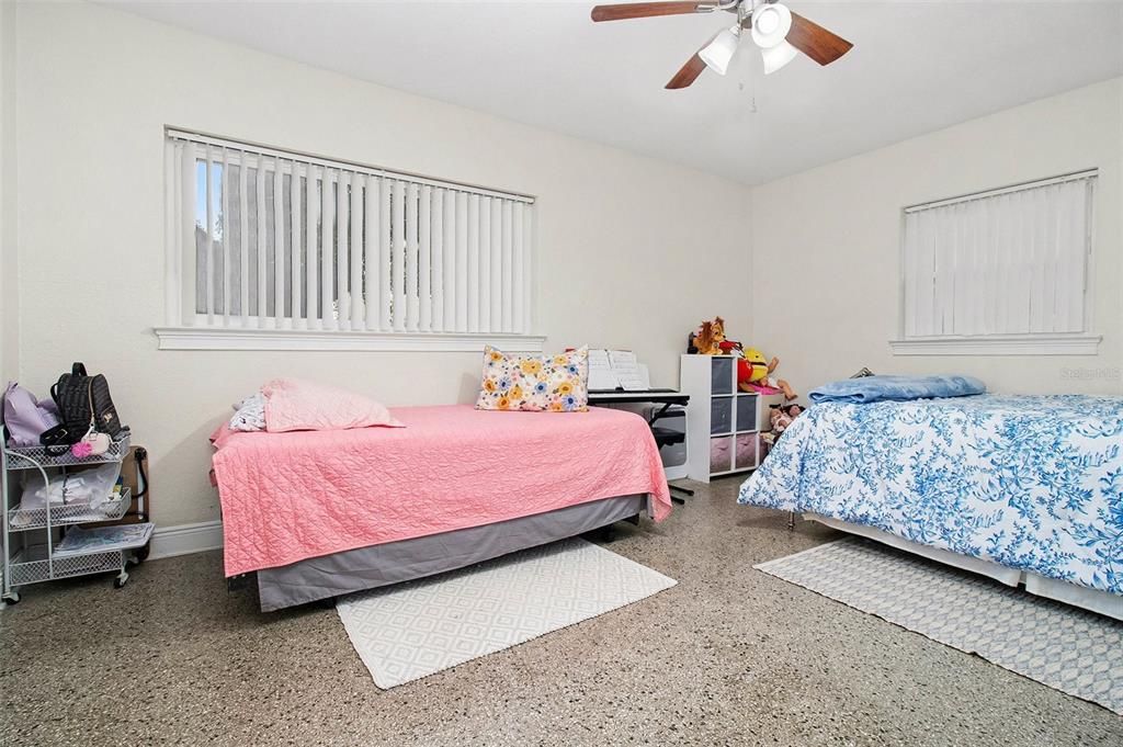 En Venta: $350,000 (3 camas, 2 baños, 1431 Pies cuadrados)