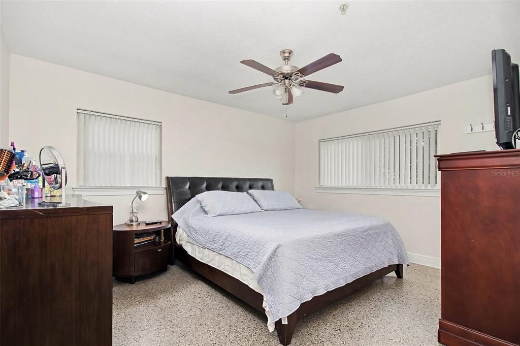 En Venta: $350,000 (3 camas, 2 baños, 1431 Pies cuadrados)