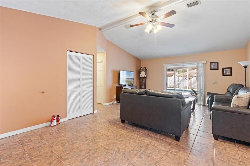 На продажу: $355,000 (3 спален, 2 ванн, 1278 Квадратных фут)