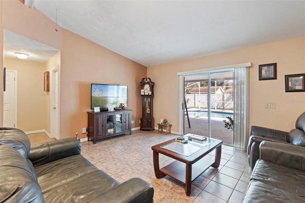 На продажу: $355,000 (3 спален, 2 ванн, 1278 Квадратных фут)