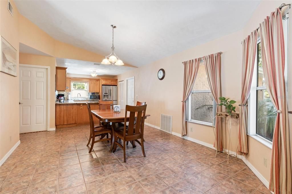 На продажу: $355,000 (3 спален, 2 ванн, 1278 Квадратных фут)