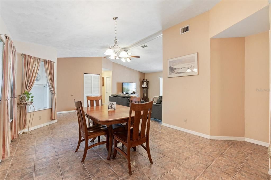 На продажу: $355,000 (3 спален, 2 ванн, 1278 Квадратных фут)