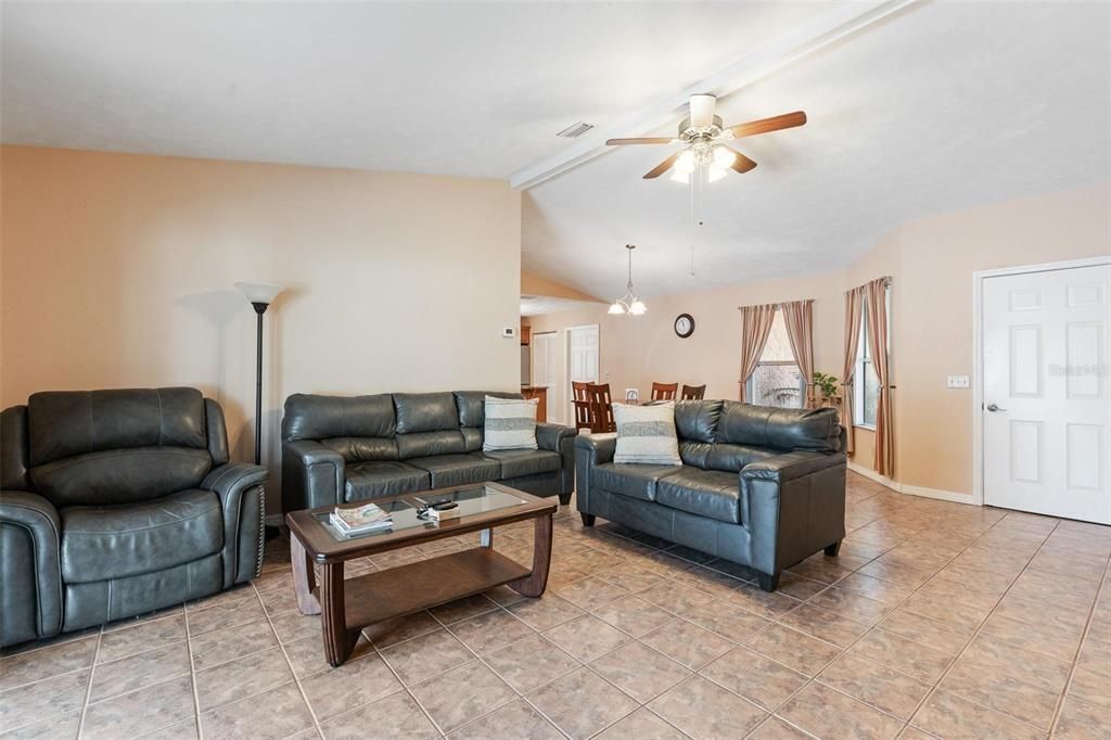 На продажу: $355,000 (3 спален, 2 ванн, 1278 Квадратных фут)