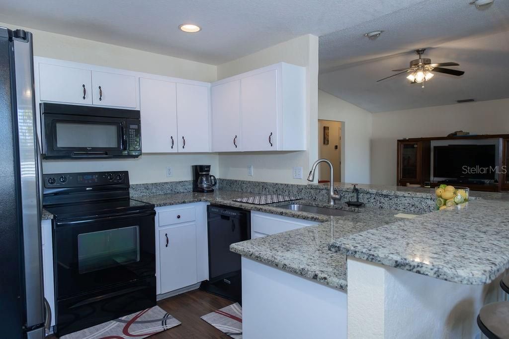 En Venta: $299,900 (4 camas, 2 baños, 1742 Pies cuadrados)