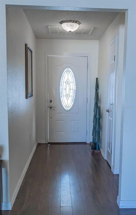 En Venta: $299,900 (4 camas, 2 baños, 1742 Pies cuadrados)