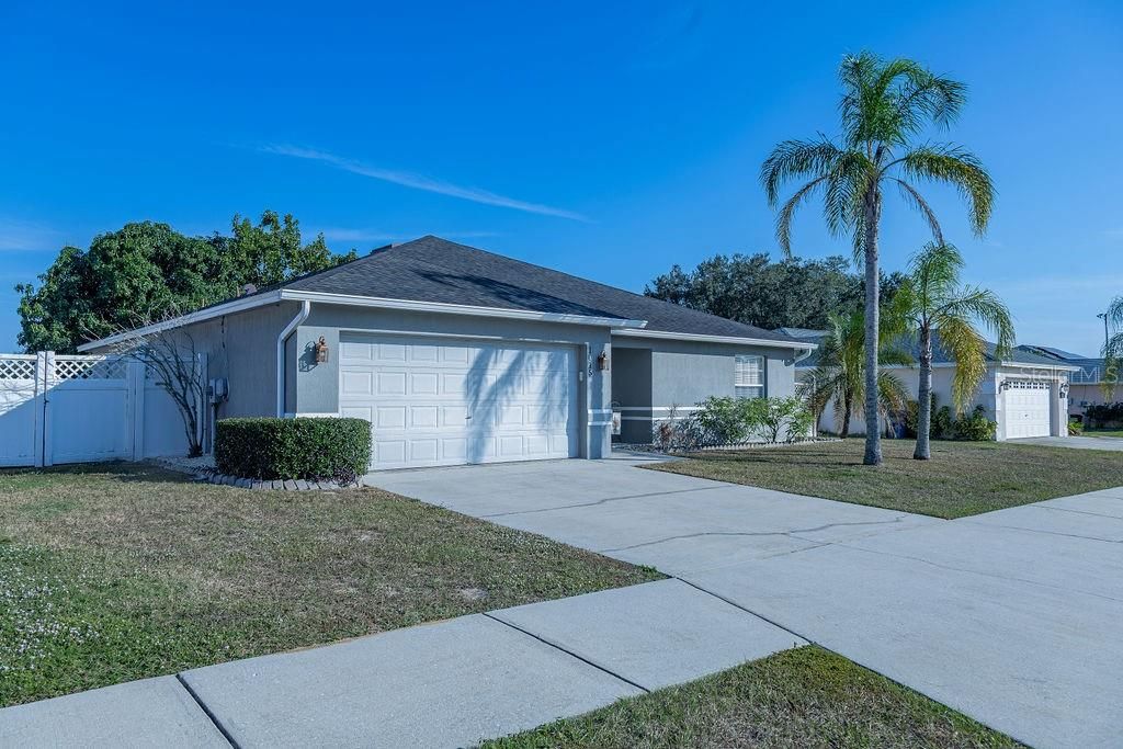 En Venta: $299,900 (4 camas, 2 baños, 1742 Pies cuadrados)