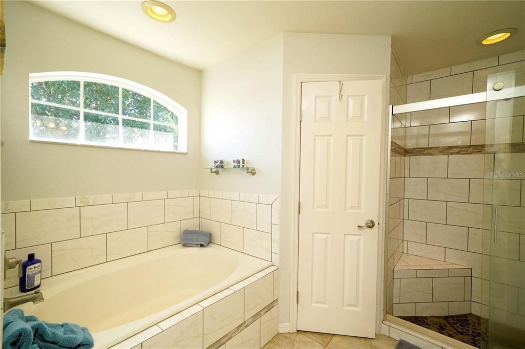 En Venta: $299,900 (4 camas, 2 baños, 1742 Pies cuadrados)