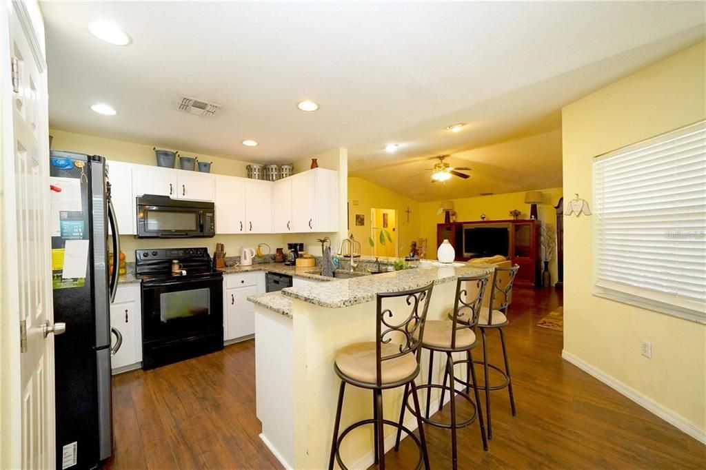 En Venta: $299,900 (4 camas, 2 baños, 1742 Pies cuadrados)