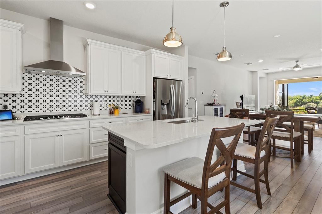 На продажу: $432,000 (2 спален, 2 ванн, 1648 Квадратных фут)