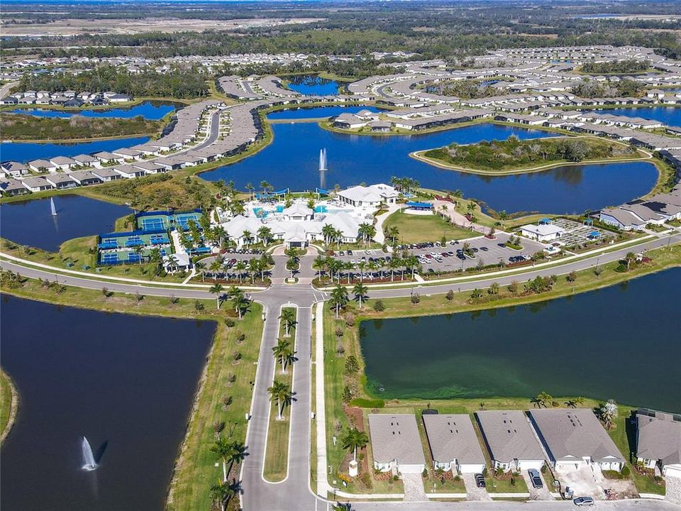 На продажу: $432,000 (2 спален, 2 ванн, 1648 Квадратных фут)