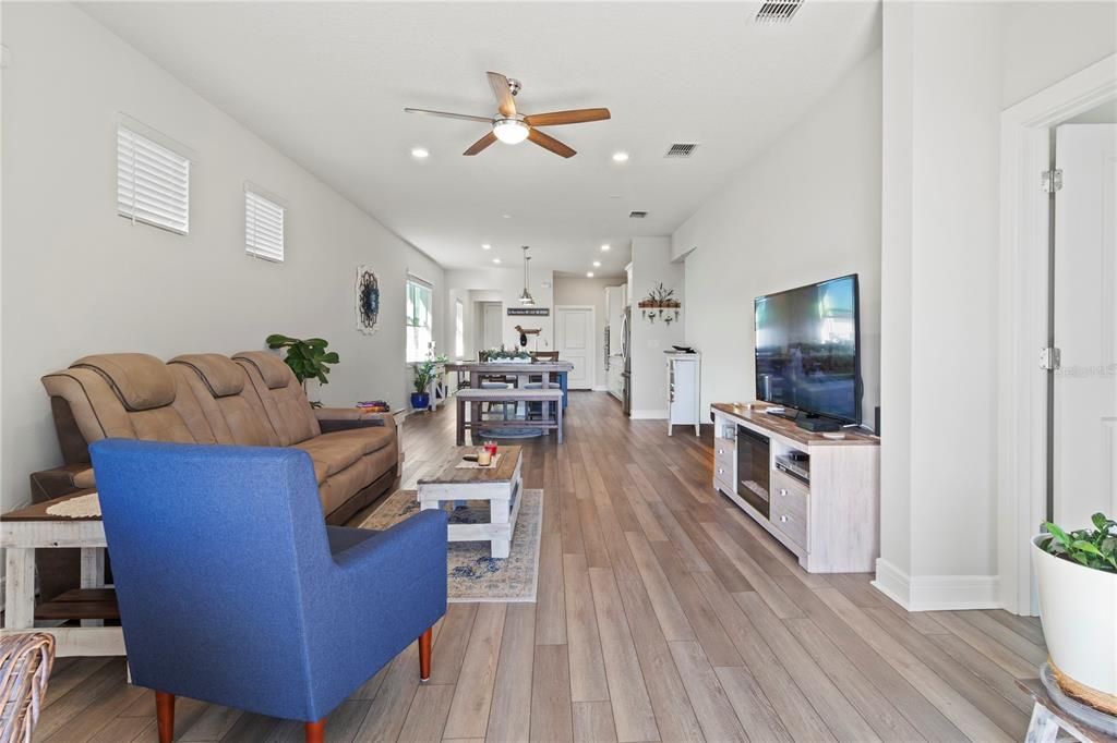 На продажу: $432,000 (2 спален, 2 ванн, 1648 Квадратных фут)