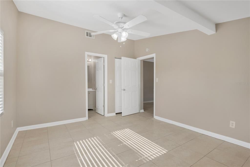 待售: $345,000 (4 贝兹, 2 浴室, 1600 平方英尺)