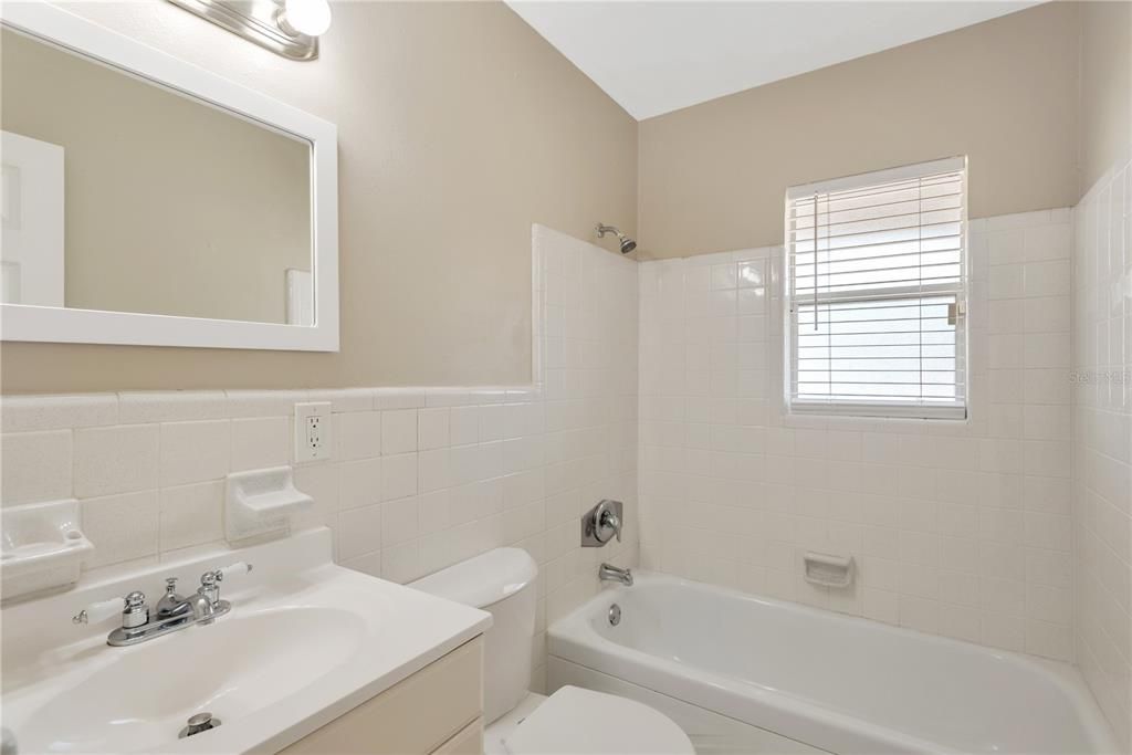 待售: $345,000 (4 贝兹, 2 浴室, 1600 平方英尺)