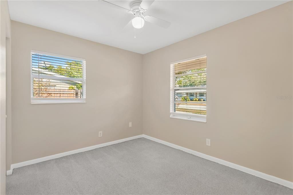 待售: $345,000 (4 贝兹, 2 浴室, 1600 平方英尺)