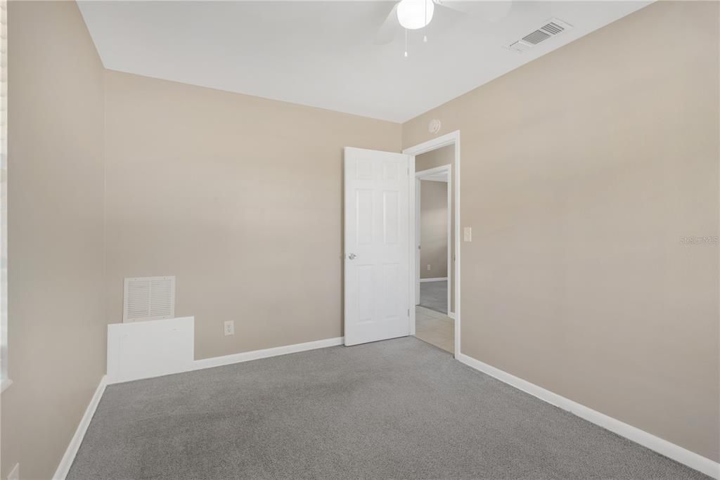 待售: $345,000 (4 贝兹, 2 浴室, 1600 平方英尺)