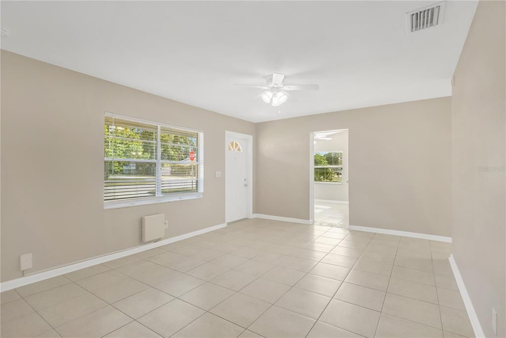 待售: $345,000 (4 贝兹, 2 浴室, 1600 平方英尺)