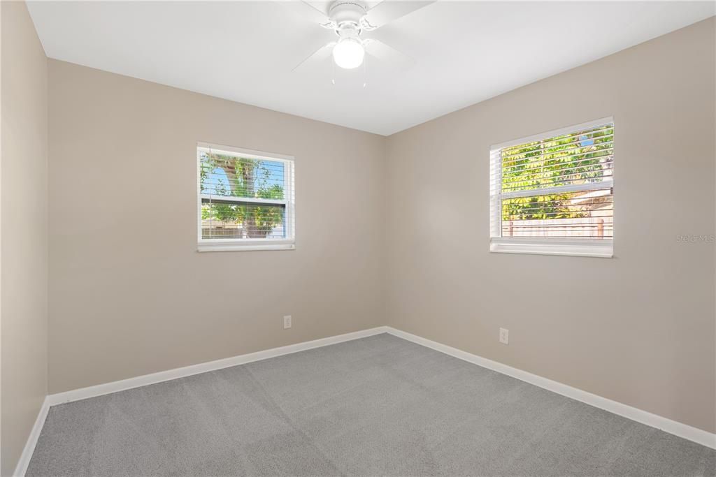 待售: $345,000 (4 贝兹, 2 浴室, 1600 平方英尺)