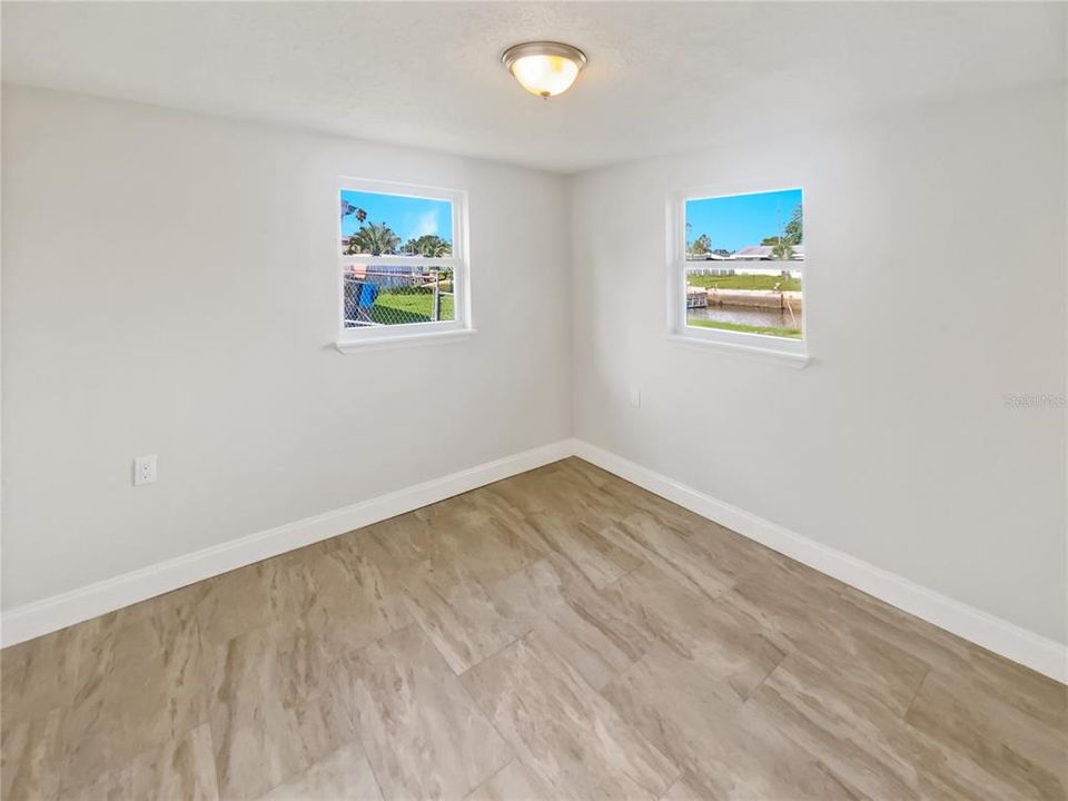 待售: $320,000 (2 贝兹, 1 浴室, 864 平方英尺)