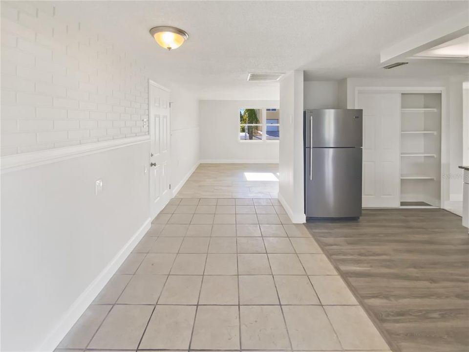 待售: $320,000 (2 贝兹, 1 浴室, 864 平方英尺)