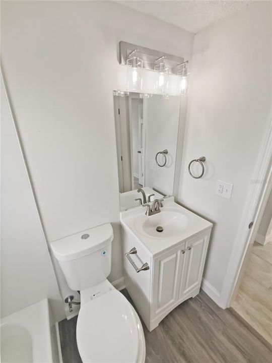 待售: $320,000 (2 贝兹, 1 浴室, 864 平方英尺)