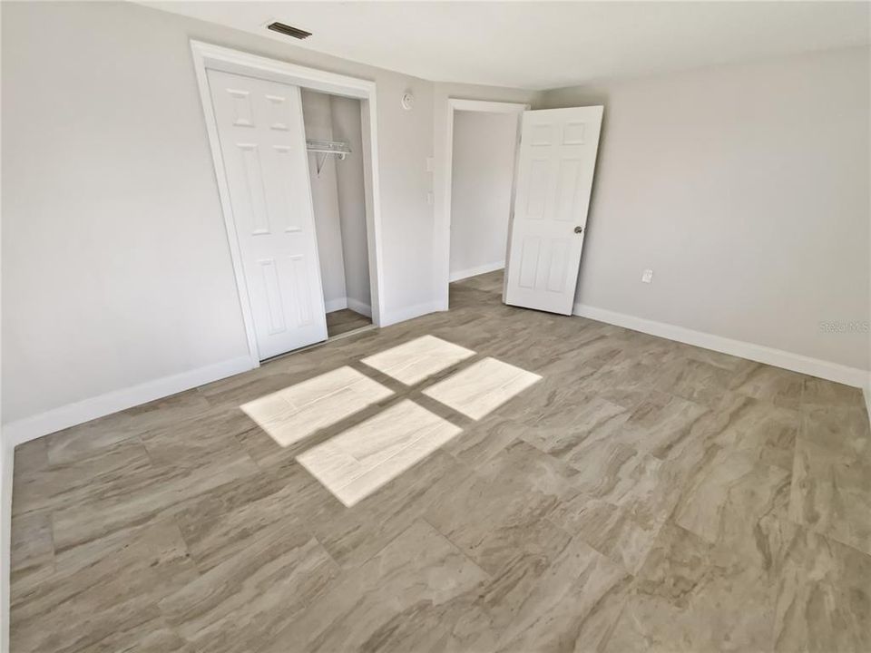 待售: $320,000 (2 贝兹, 1 浴室, 864 平方英尺)