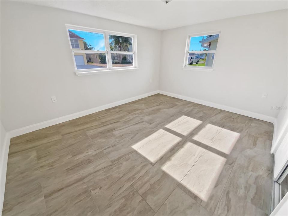 待售: $320,000 (2 贝兹, 1 浴室, 864 平方英尺)