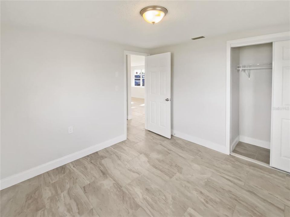 待售: $320,000 (2 贝兹, 1 浴室, 864 平方英尺)