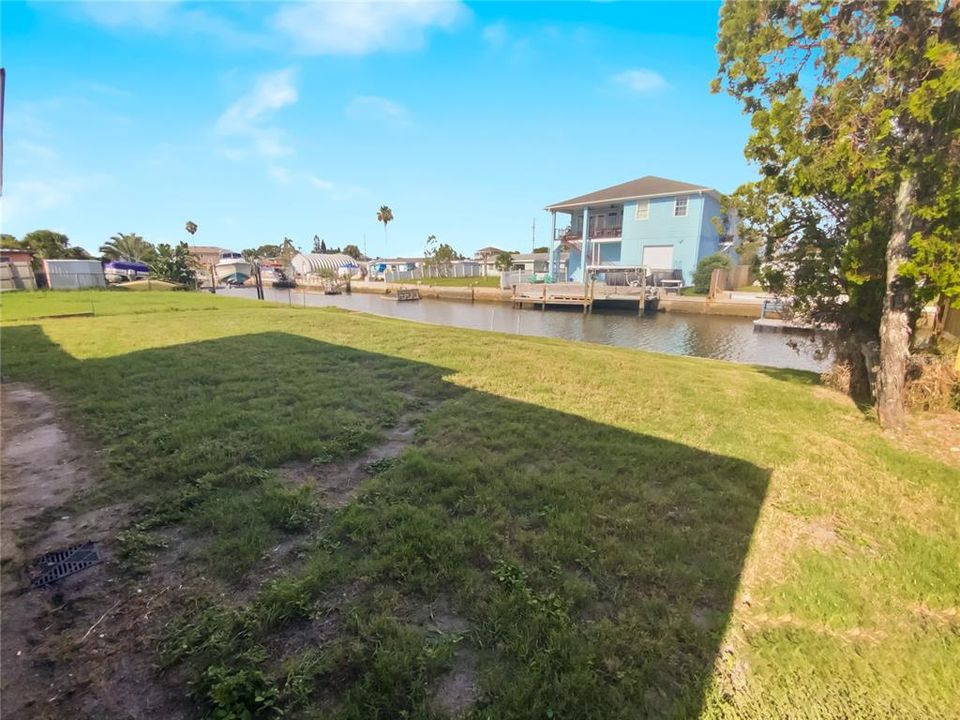 待售: $320,000 (2 贝兹, 1 浴室, 864 平方英尺)