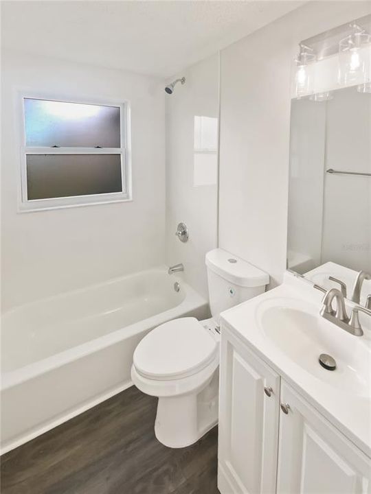 待售: $320,000 (2 贝兹, 1 浴室, 864 平方英尺)