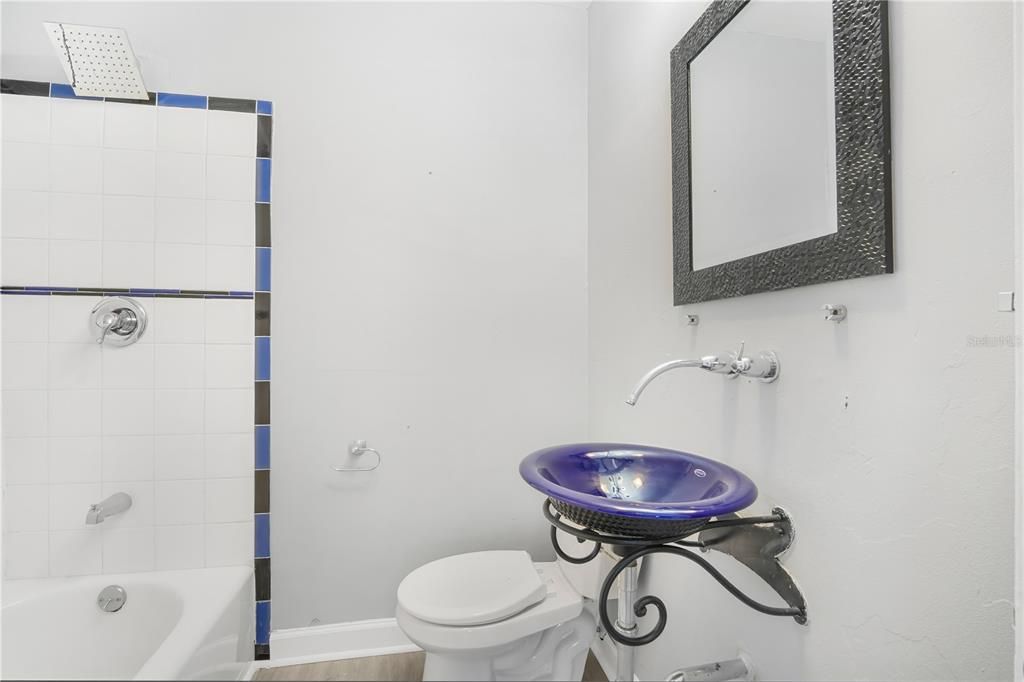 For Rent: $2,175 (3 beds, 1 baths, 1170 Square Feet)