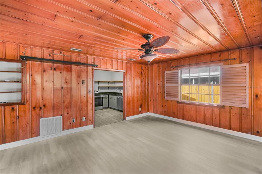 For Rent: $2,175 (3 beds, 1 baths, 1170 Square Feet)