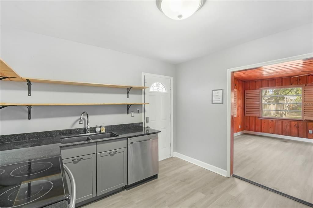 For Rent: $2,175 (3 beds, 1 baths, 1170 Square Feet)