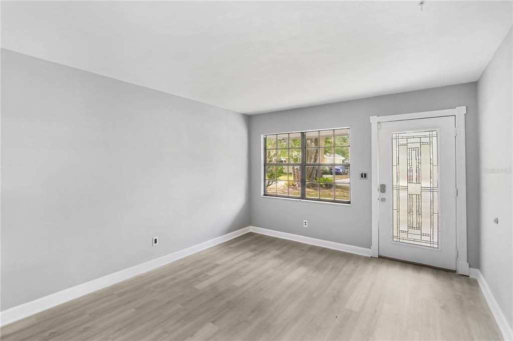 For Rent: $2,175 (3 beds, 1 baths, 1170 Square Feet)