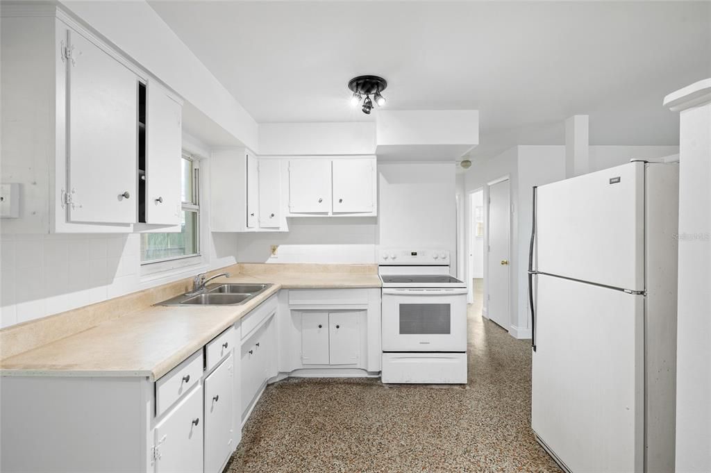 En Venta: $240,000 (2 camas, 1 baños, 816 Pies cuadrados)