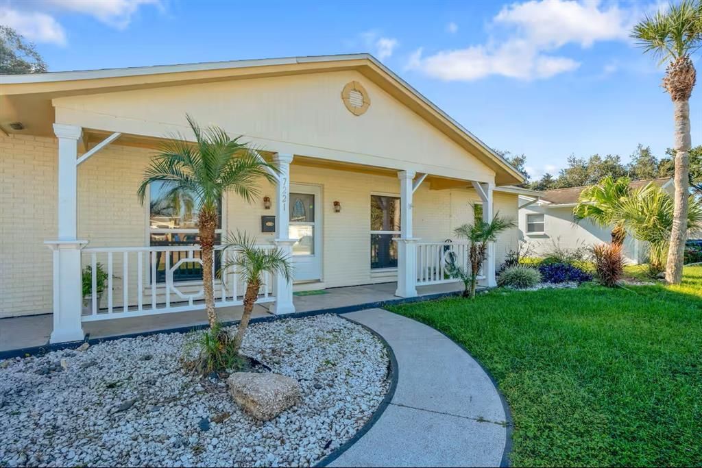 En Venta: $449,000 (4 camas, 2 baños, 1831 Pies cuadrados)