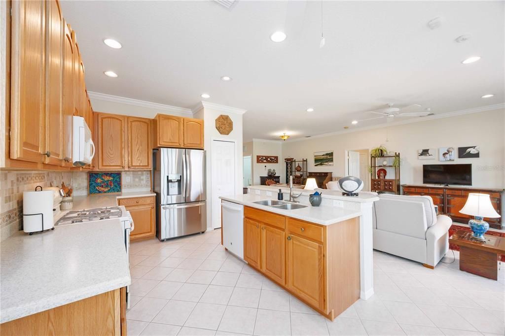 For Sale: $490,000 (2 beds, 2 baths, 1841 Square Feet)