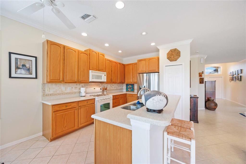 For Sale: $490,000 (2 beds, 2 baths, 1841 Square Feet)