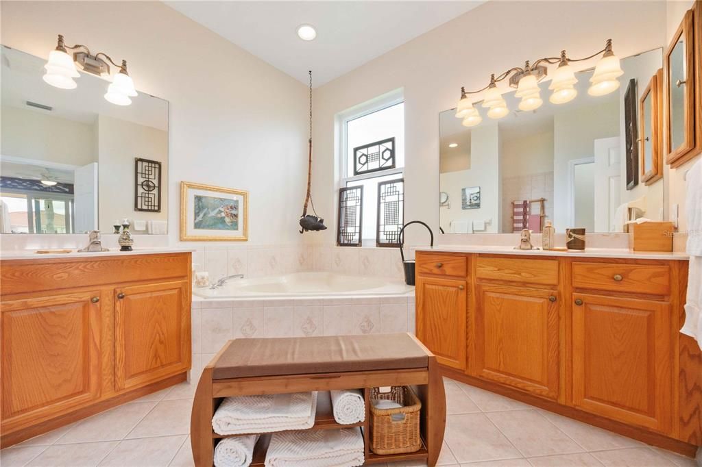 For Sale: $490,000 (2 beds, 2 baths, 1841 Square Feet)