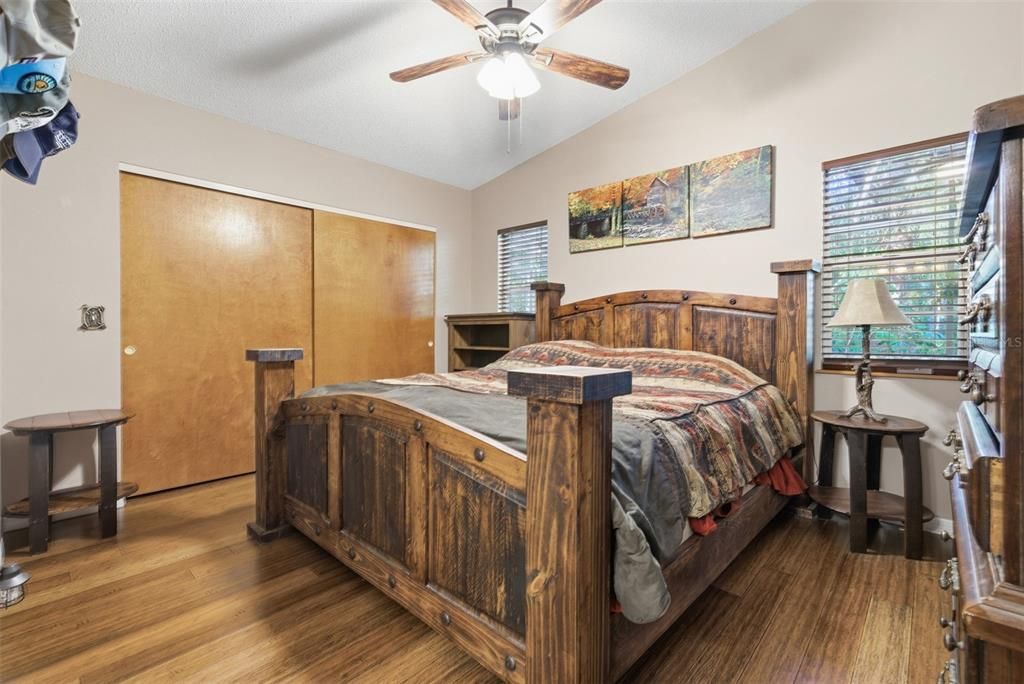 For Sale: $350,000 (3 beds, 2 baths, 1237 Square Feet)