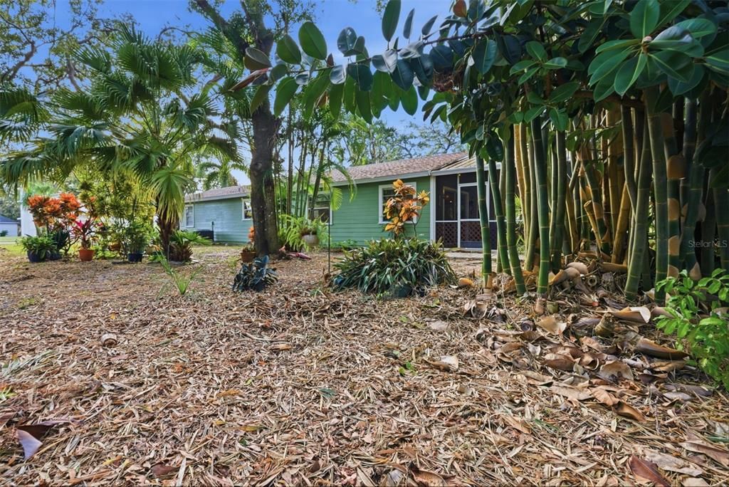 For Sale: $350,000 (3 beds, 2 baths, 1237 Square Feet)