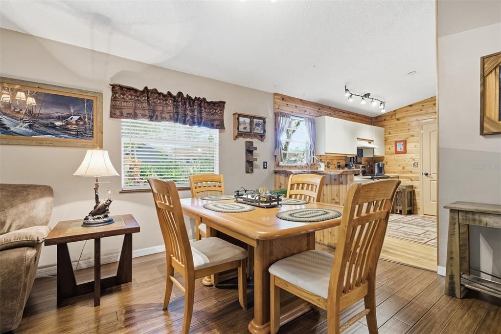 For Sale: $350,000 (3 beds, 2 baths, 1237 Square Feet)