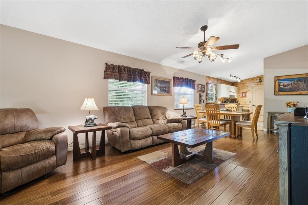 For Sale: $350,000 (3 beds, 2 baths, 1237 Square Feet)