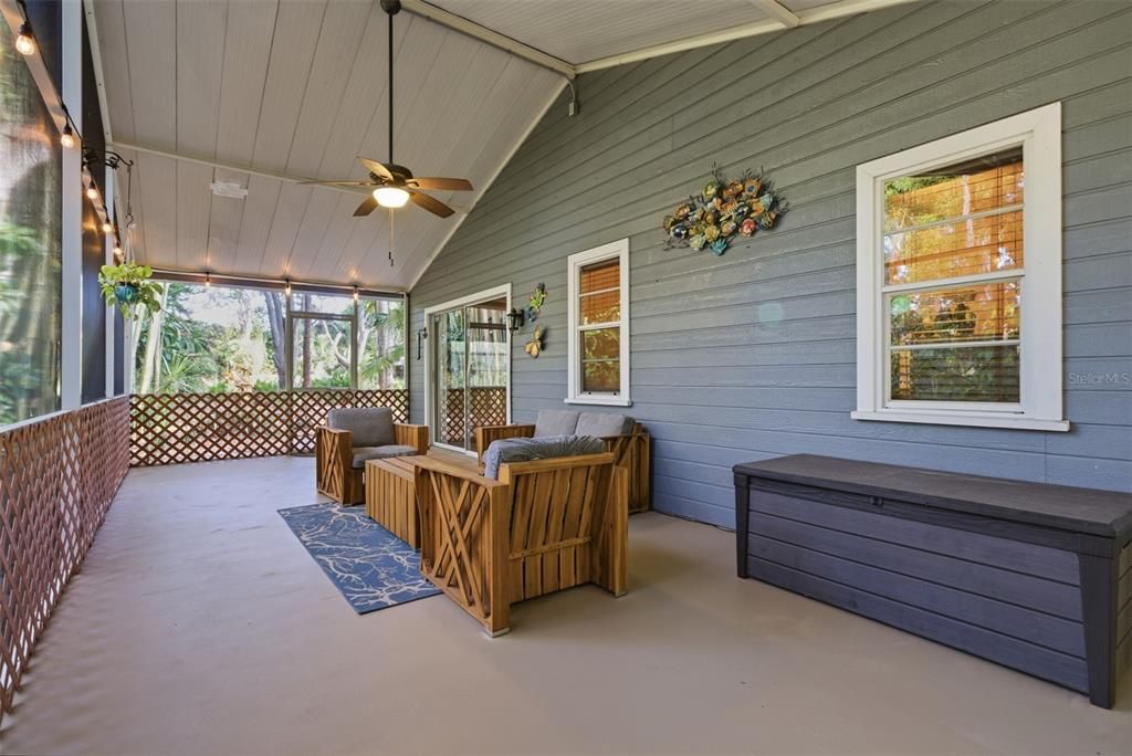 For Sale: $350,000 (3 beds, 2 baths, 1237 Square Feet)