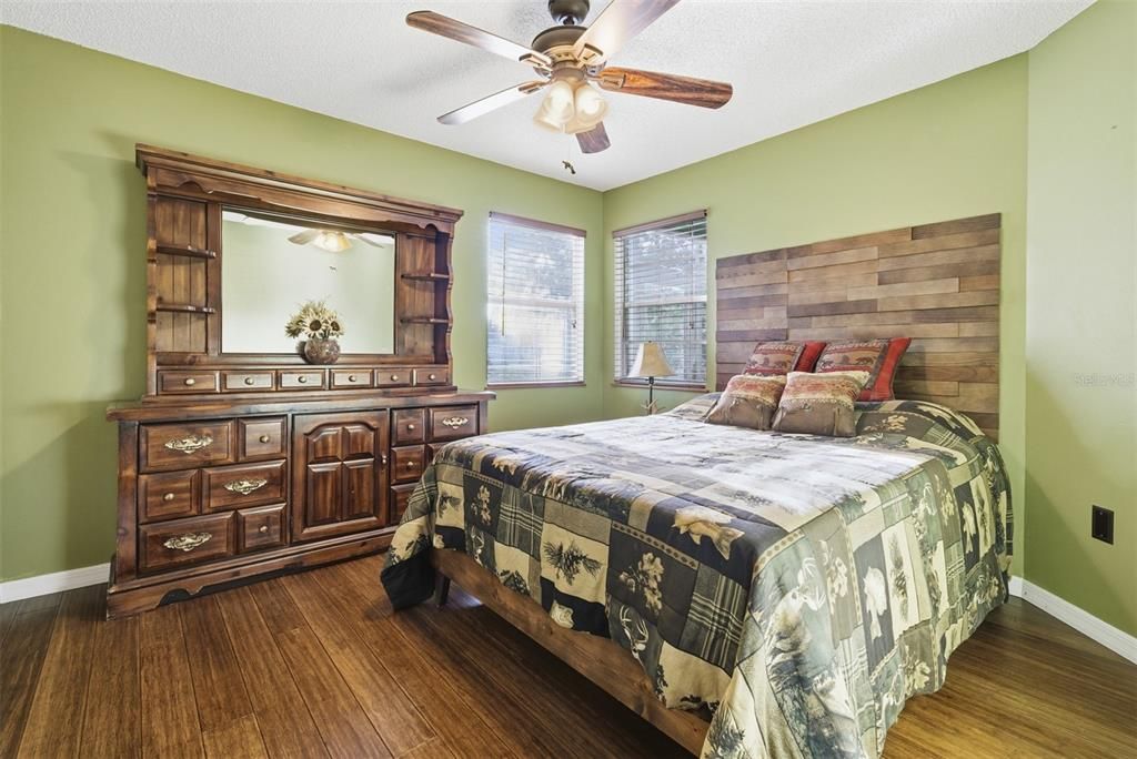 For Sale: $350,000 (3 beds, 2 baths, 1237 Square Feet)