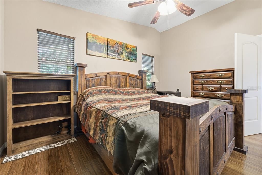 For Sale: $350,000 (3 beds, 2 baths, 1237 Square Feet)