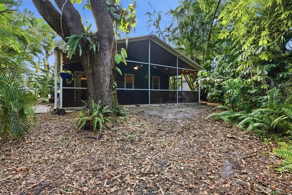 For Sale: $350,000 (3 beds, 2 baths, 1237 Square Feet)