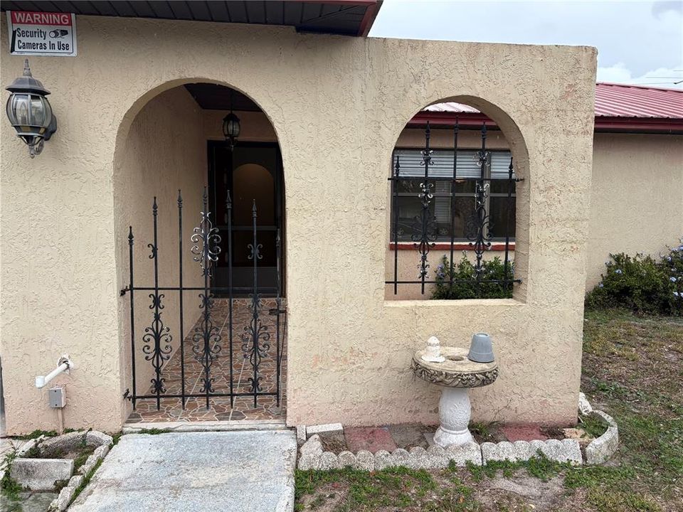 For Sale: $240,000 (2 beds, 2 baths, 945 Square Feet)